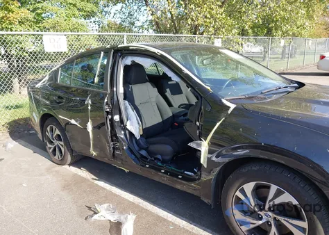 2023 Subaru Legacy Premium z USA, uszkodzony, nr VIN 4S3BWAD63P3011160